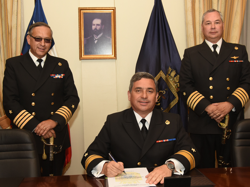 Capitán de Navío Carlos Huber Vio hizo entrega de la Subdirección de la Dirección General del Territorio Marítimo y de Marina Mercante