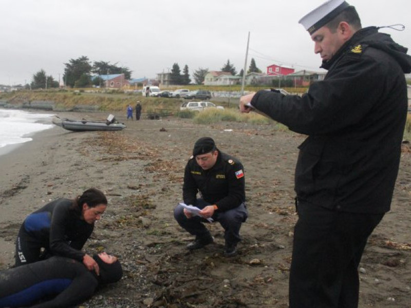 Autoridad Marítima de Punta Arenas realizó proceso de examinación de postulantes a salvavidas en el Estrecho de Magallanes
