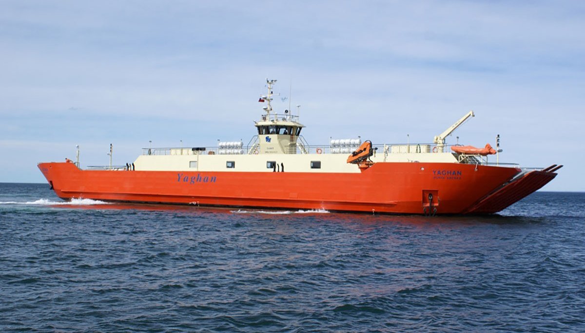 Armada de Chile activa operativo de rescate por varada del ferry Yaghan