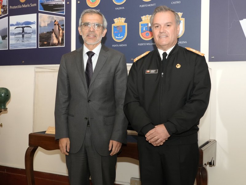 Ministro de Seguridad Pública realizó visita a la Autoridad Marítima Nacional