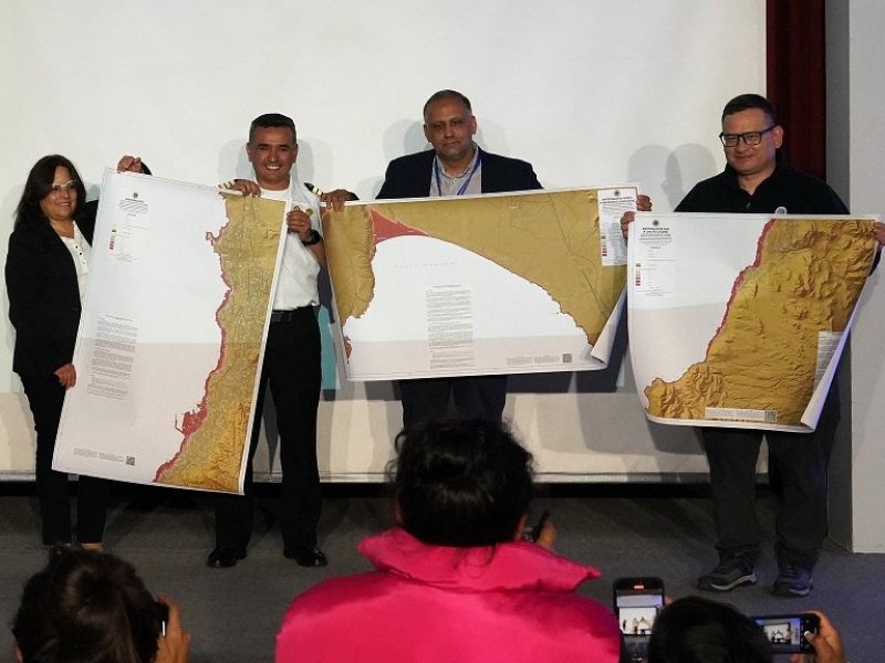 SHOA entregó set de cartas de inundación por tsunami a autoridades de Antofagasta