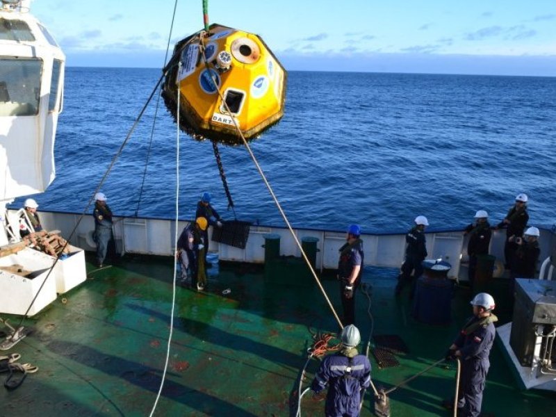 Buque “Cabo de Hornos” realizó mantenimiento y reparación de boya DART 4G frente a Pichidangui