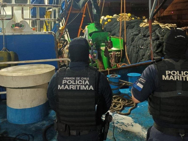 Policía Marítima de Iquique incautó más de 66 toneladas de anchoveta en Caleta Pisagua