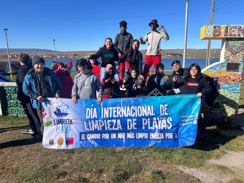 Con gran participación de la comunidad se desarrolla una nueva jornada de limpieza de playas en Magallanes