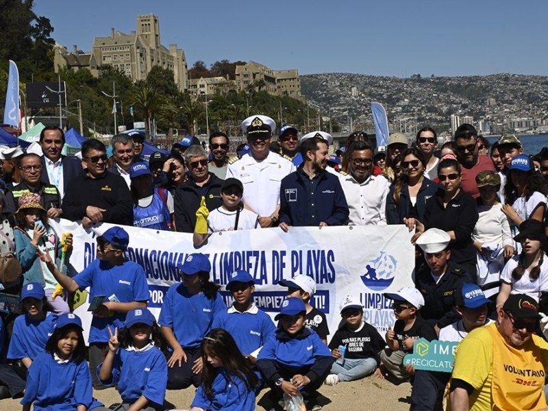 DIRECTEMAR realizó nueva jornada del Día Internacional de Limpieza de Playas en Valparaíso