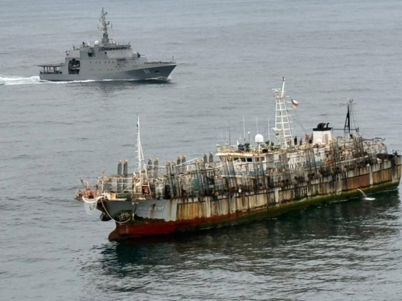 Sernapesca y Armada mantienen fiscalización de flota extranjera que ingresa a aguas nacionales para recalar