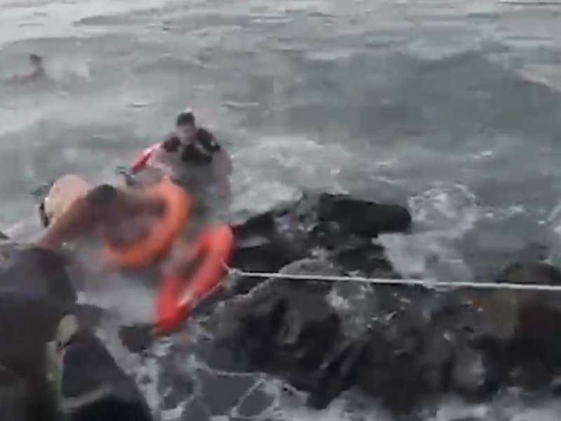 Autoridad Marítima de Patache rescató con vida a hombre que cayó al mar