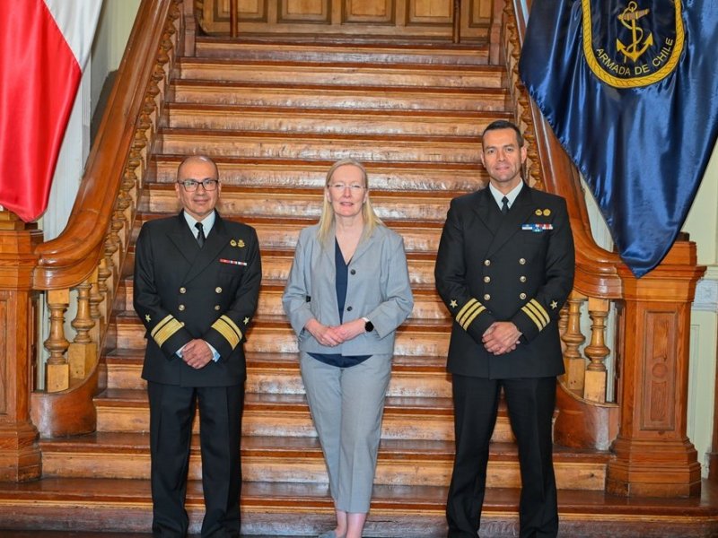 Embajadora de Finlandia se interiorizó sobre la labor del Servicio Hidrográfico y Oceanográfico de la Armada