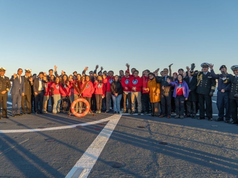 Con éxito concluyó el primer Crucero CIMAR Antártico a bordo del rompehielos "Almirante Viel"