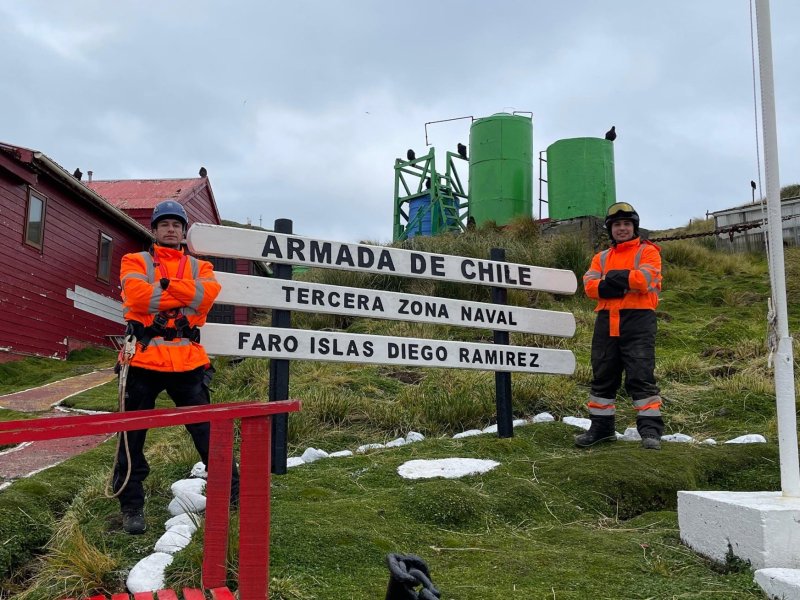 Meteorólogos de la Armada realizaron trabajos de instalación de equipos en “el Faro del fin del Mundo” en islas Diego Ramírez