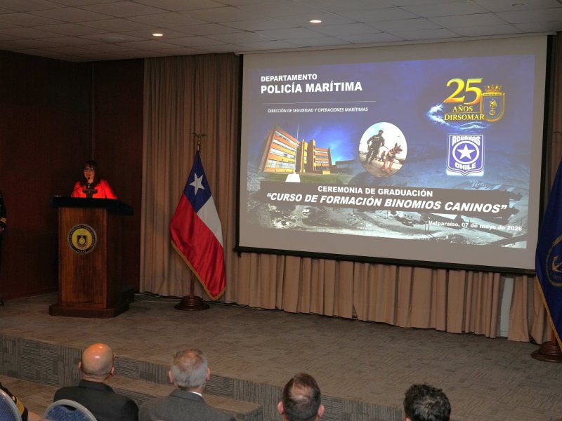 Binomios caninos de la Armada entrenados por Aduanas incluye a primera mujer guía de la Policía Marítima